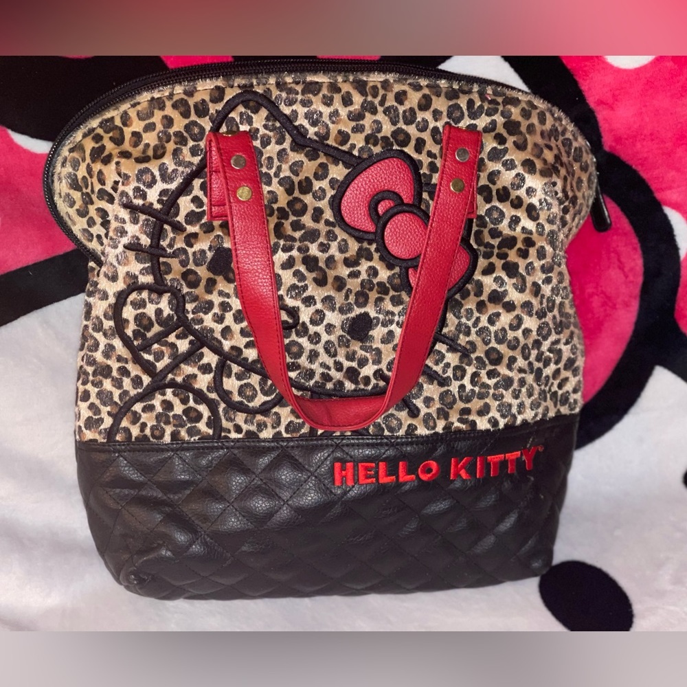 Hello Kitty purse - Picture 2 of 3